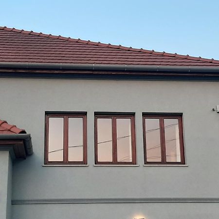Megyeri Apartman Pócsmegyer Exteriér fotografie