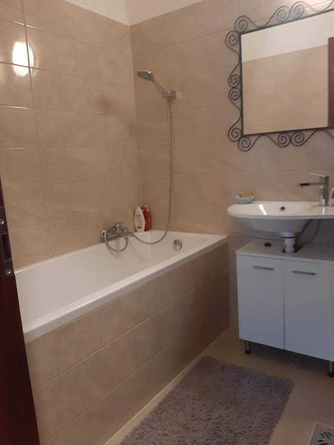 Megyeri Apartman Pócsmegyer Exteriér fotografie