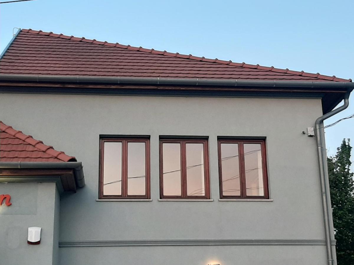 Megyeri Apartman Pócsmegyer Exteriér fotografie